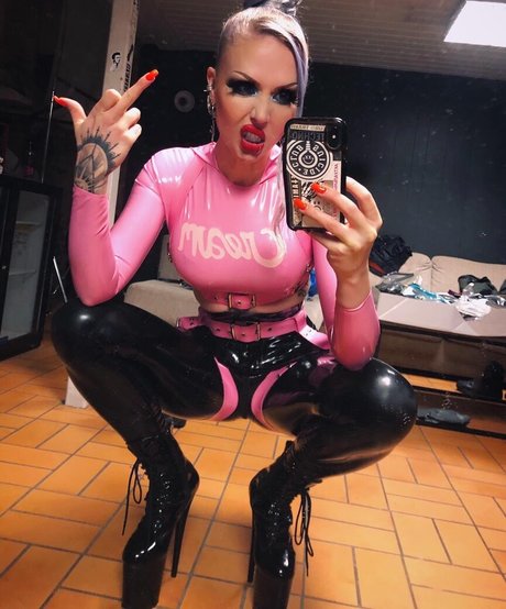 My Little Vronie pretty model gallery