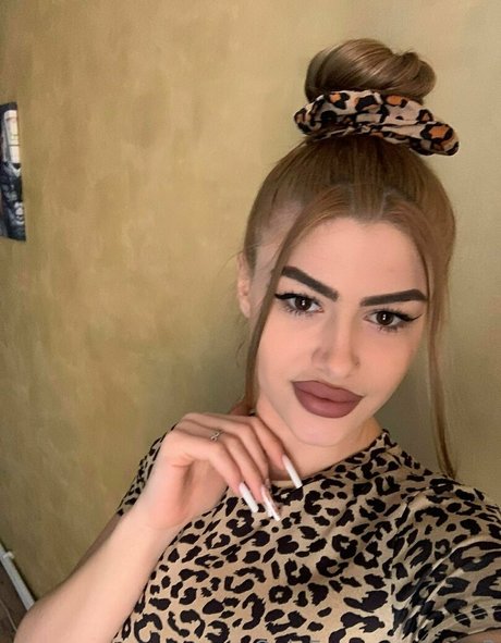 susy3 erotic actress pic