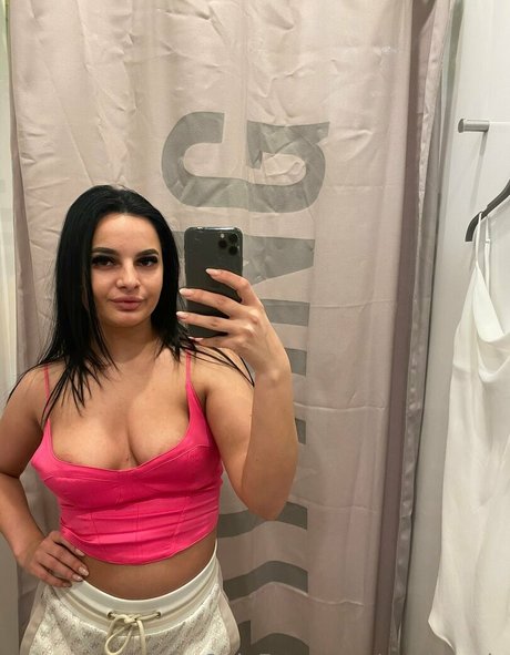 paola only high quality model pictures