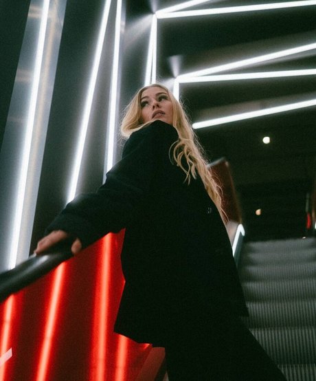 Alrun Steiner naked model img