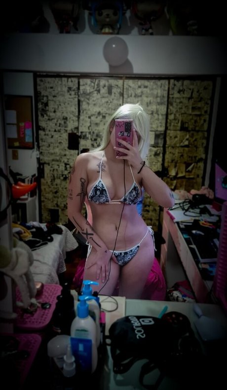 carrietlol pornographic model archive