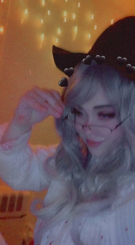 moyumie model naked photo