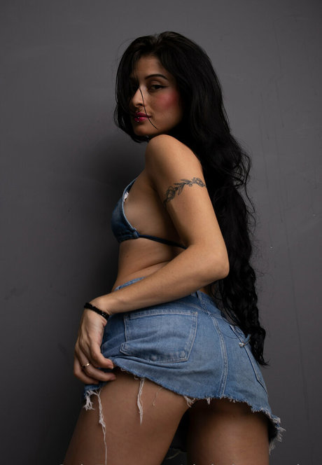 christinecaprice model art pics