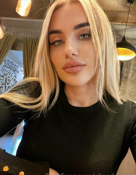 alicedollyua sexy pornstar gallery