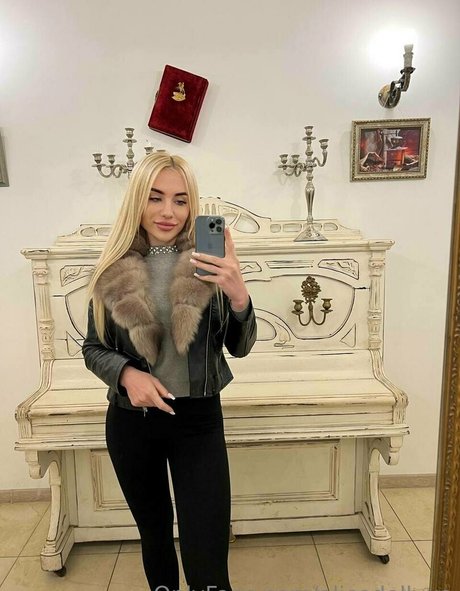 alicedollyua free model photo