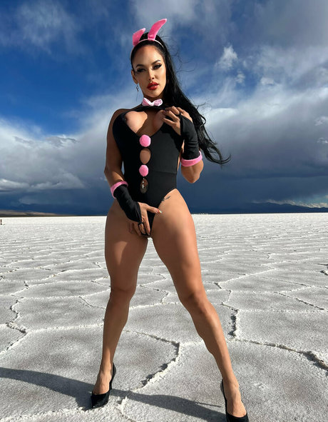 nattalick model hd image