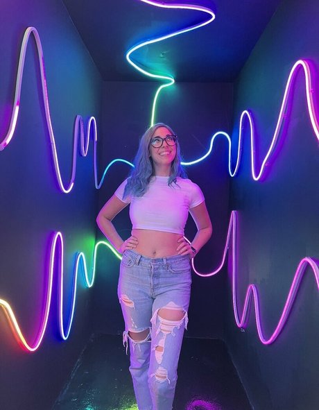 Christie Skylar pornstar exclusive img