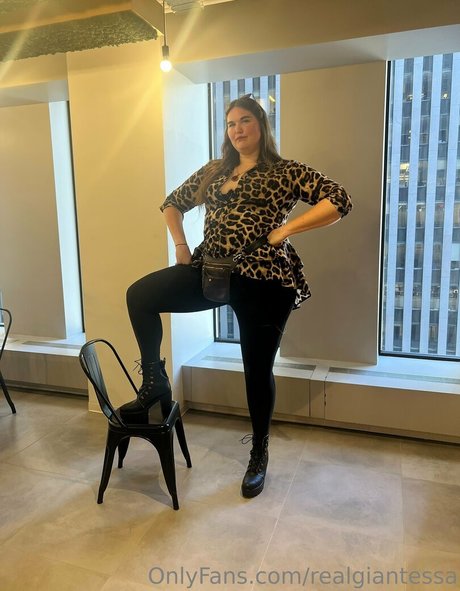 realgiantessa hot actress pics