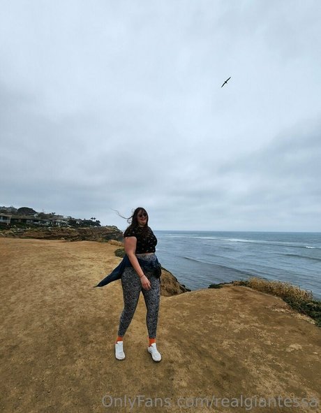 realgiantessa model art archive