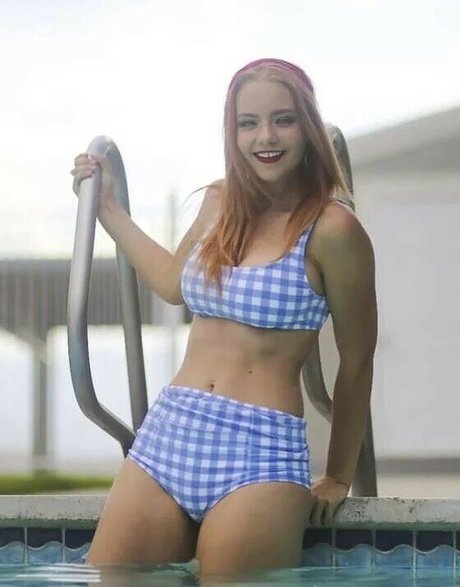 HalcyBella naked star picture