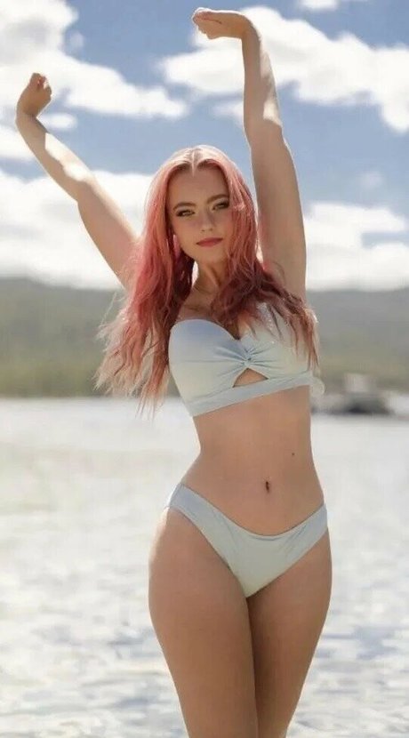 HalcyBella pornstar free pic