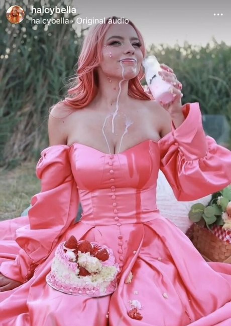 HalcyBella model nice picture