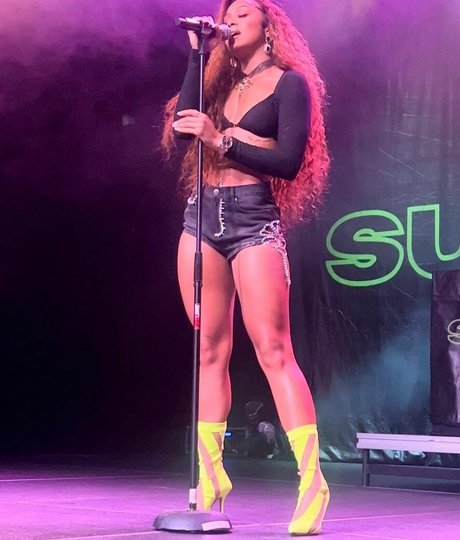 Jilly Anais model nice pictures