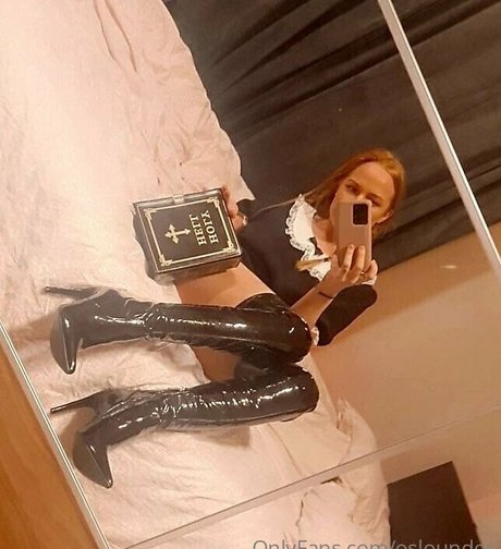 oslounder model hot photo