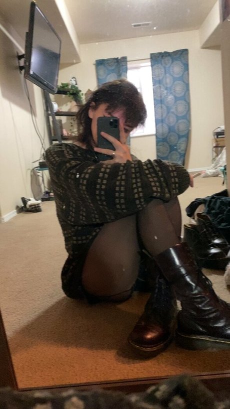 nikkiinatural erotic actress picture