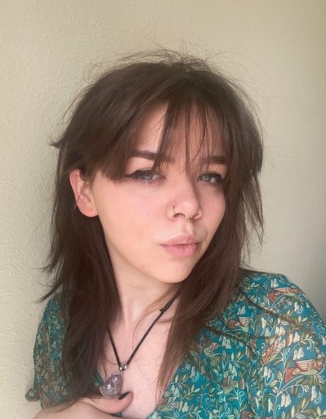 nikkiinatural exclusive actress images