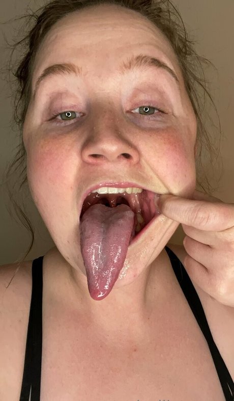 toxicallietongue pretty actress photo