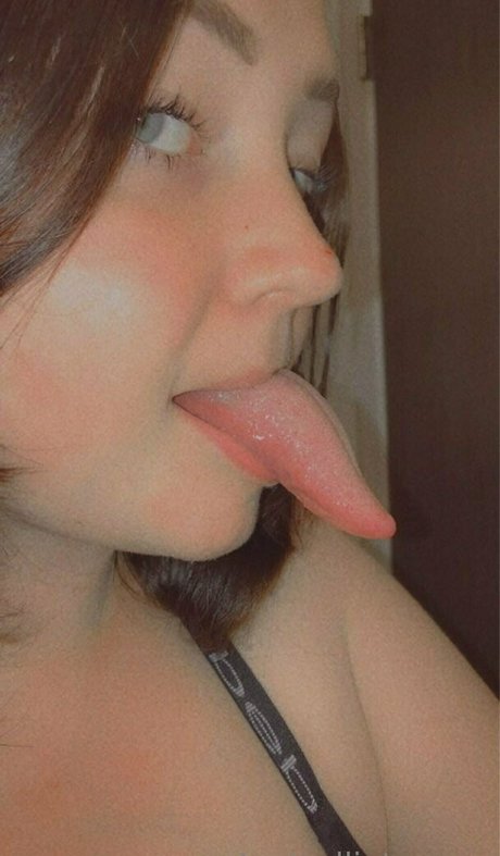 toxicallietongue perfect model image