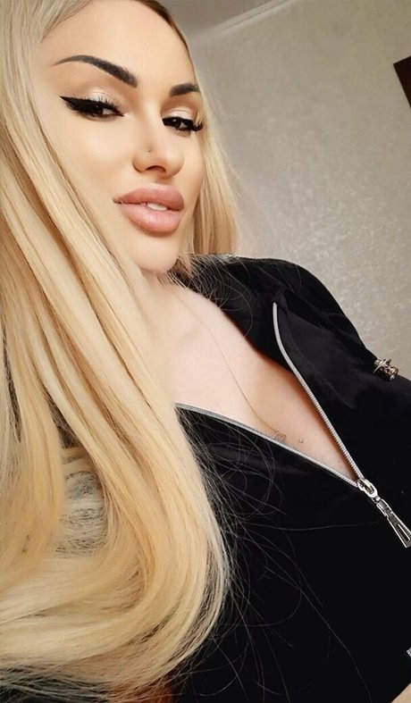 hottanuysha high quality model images