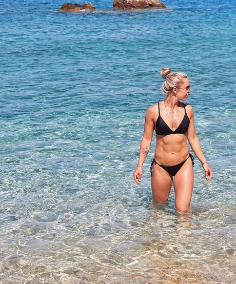 Larissa Van Meerten star nude gallery