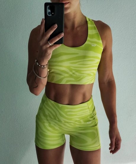 Larissa Van Meerten sex model img