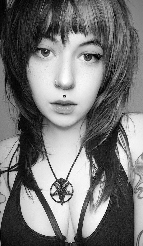 Knives free actress photos