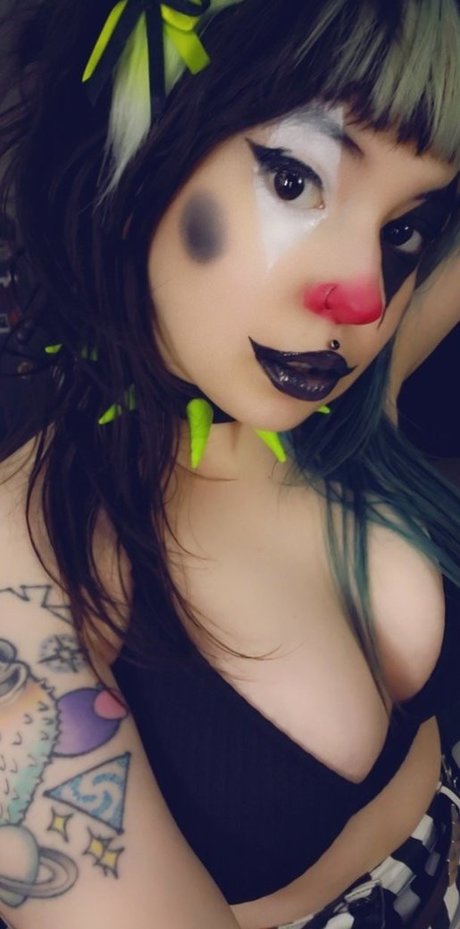 Knives nude model picture