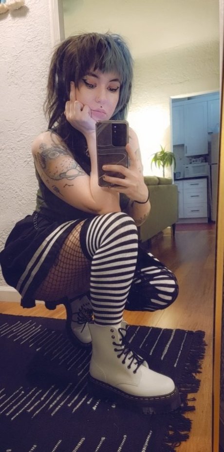 Knives pornstar erotic archive