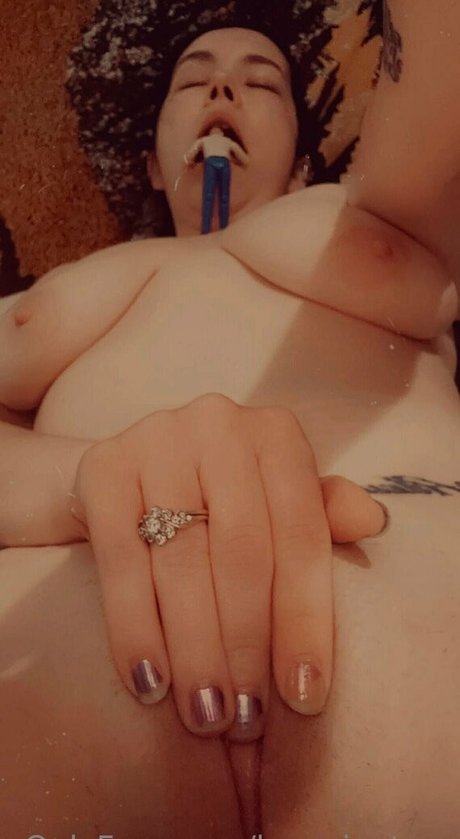 lovegiantess Profile pic