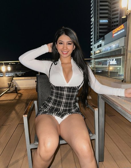 Lauren 98 art model pics