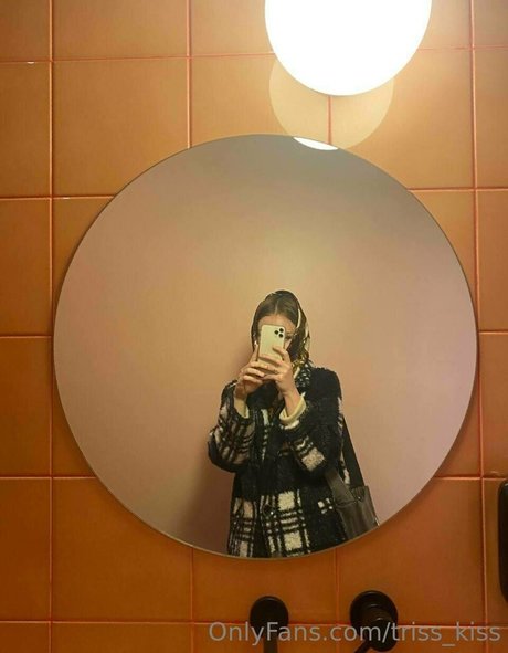triss kiss exclusive star archive