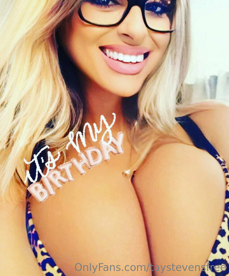 taystevensfree star exclusive photos