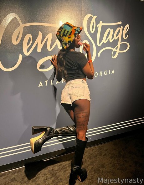 urmajesty1728 naked actress pics