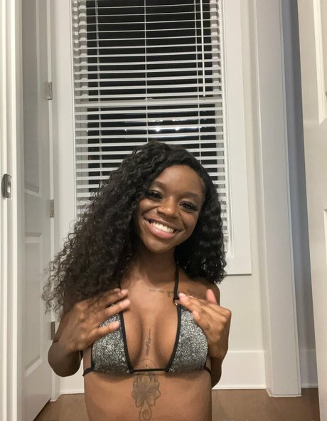 urmajesty1728 star exclusive photo