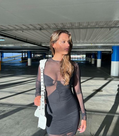 Taya Brooks pornstar sex galleries