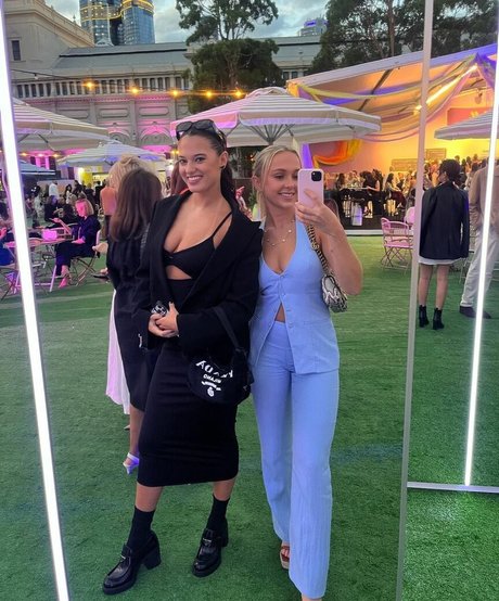 Taya Brooks erotic actress galleries