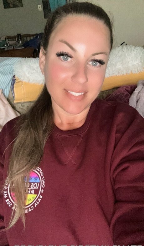 firstmilfmate model nude photo