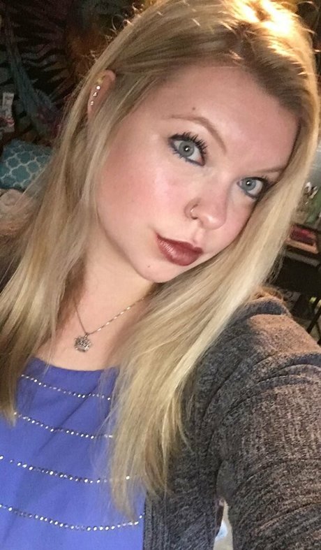 dddstaciie hd model photo