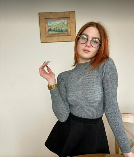 redkittyonly model beautiful image