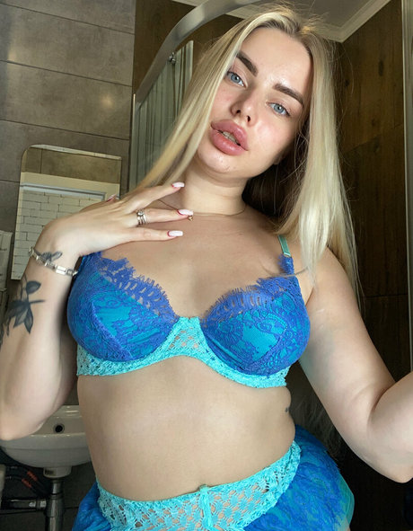 blondyaria top pornstar pictures