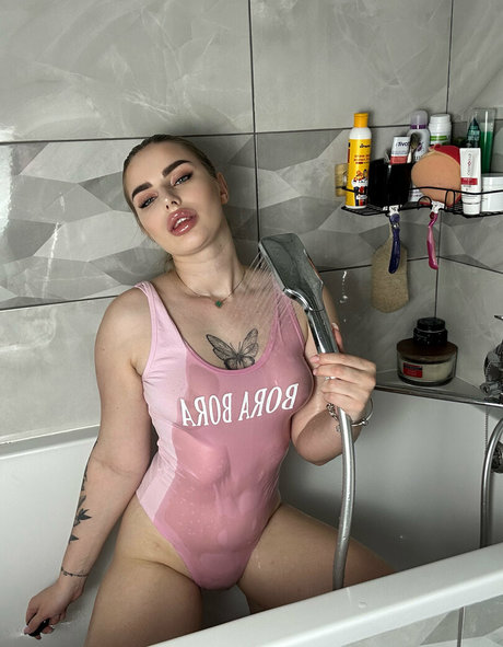 blondyaria star nudes photo