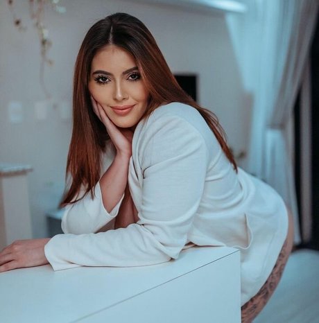 Ariane Rey pornstar top pic