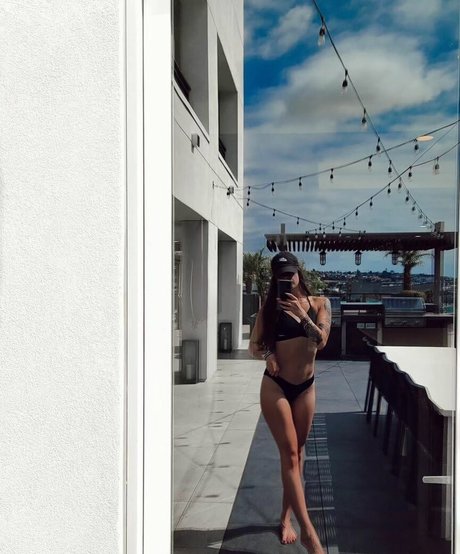 bundaddy model naked photo