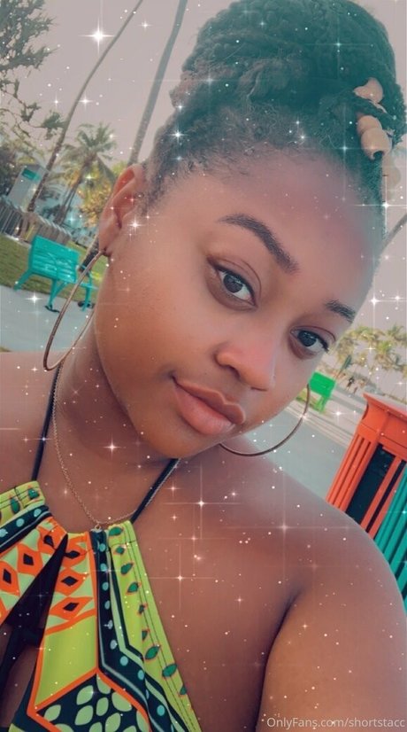 shortstacc sexy actress photos