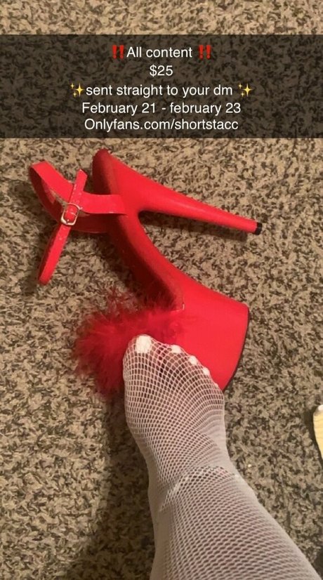 shortstacc naked actress pic