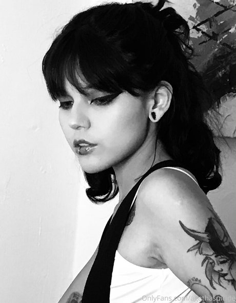 blvckchxrry model naked pic