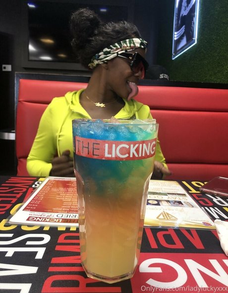 ladyluckyxxx pornstar free pics