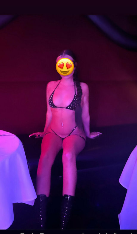 parislafreak model free photo