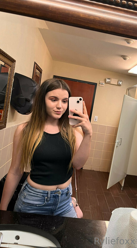 ryliefoxx free model beautiful image