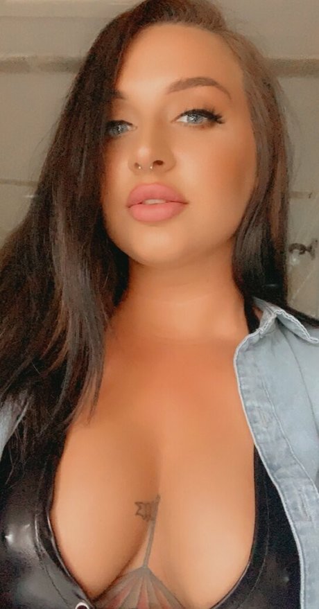 Demoncakes nude model pictures